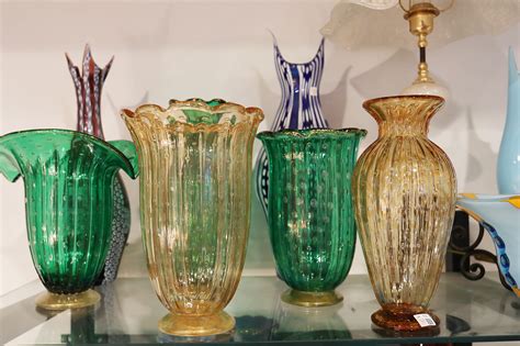 How to Identify Murano Glass Vase: A Journey Through Colors and Chaos